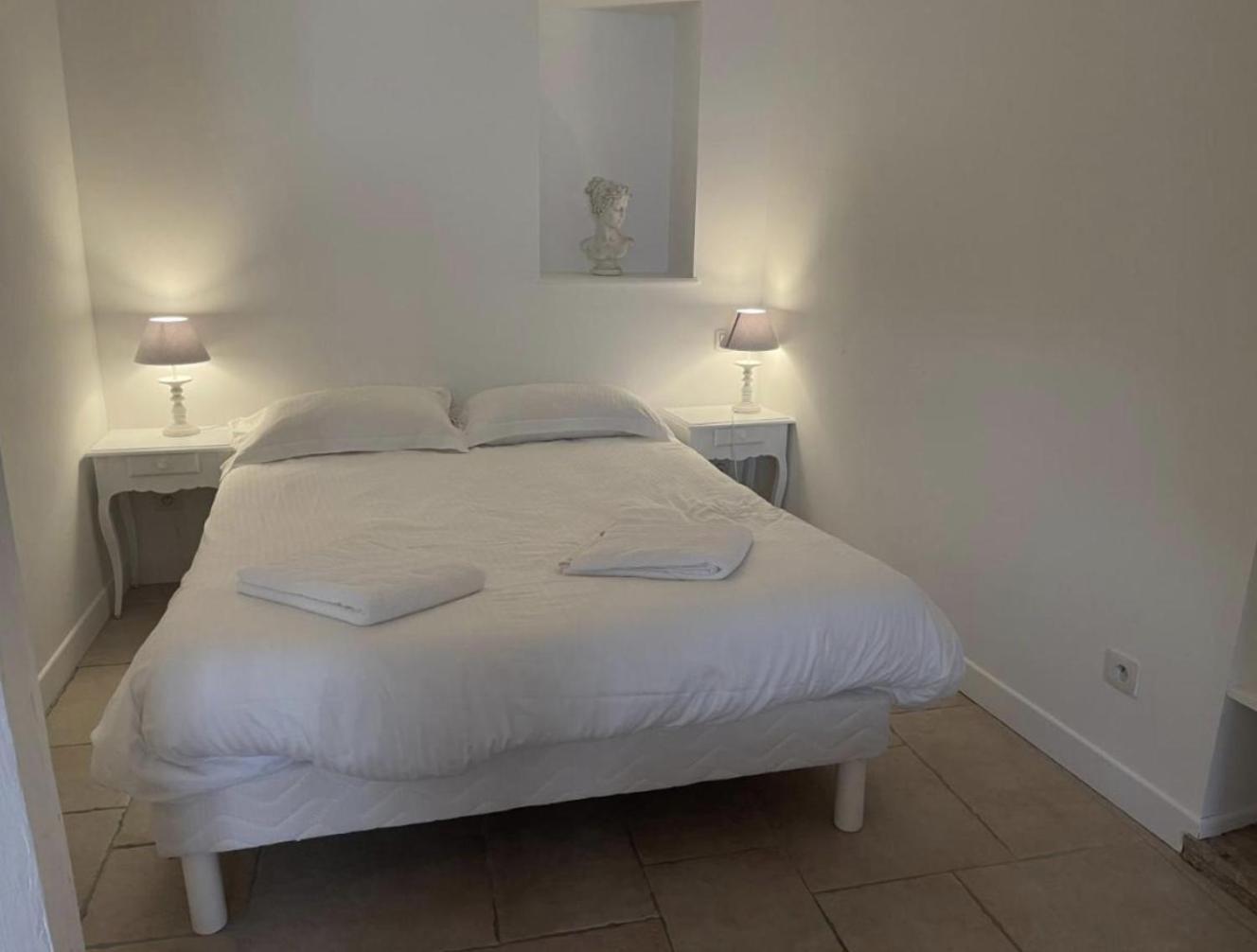 Batisse Paradis- 3 Appartements Calmes Et Elegants Au Centre Historique De Beaune ボーヌ 部屋 写真
