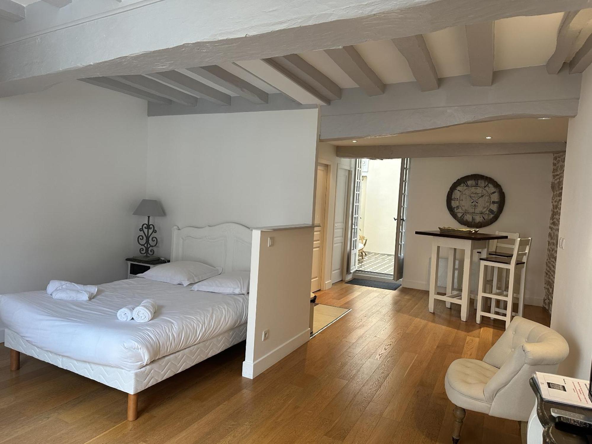 Batisse Paradis- 3 Appartements Calmes Et Elegants Au Centre Historique De Beaune ボーヌ 部屋 写真