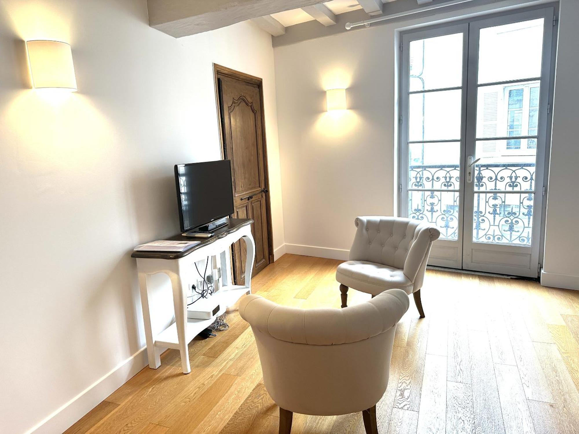 Batisse Paradis- 3 Appartements Calmes Et Elegants Au Centre Historique De Beaune ボーヌ エクステリア 写真