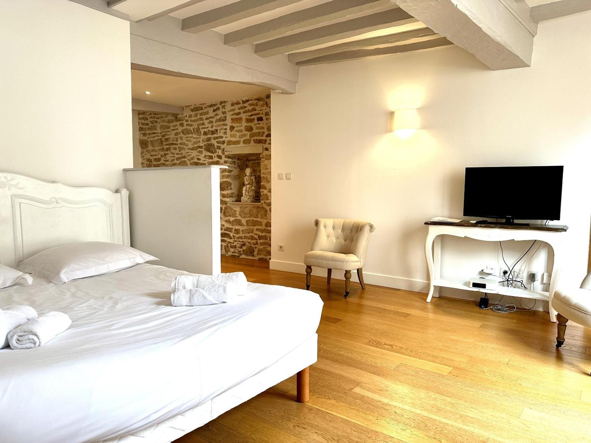 Batisse Paradis- 3 Appartements Calmes Et Elegants Au Centre Historique De Beaune ボーヌ エクステリア 写真